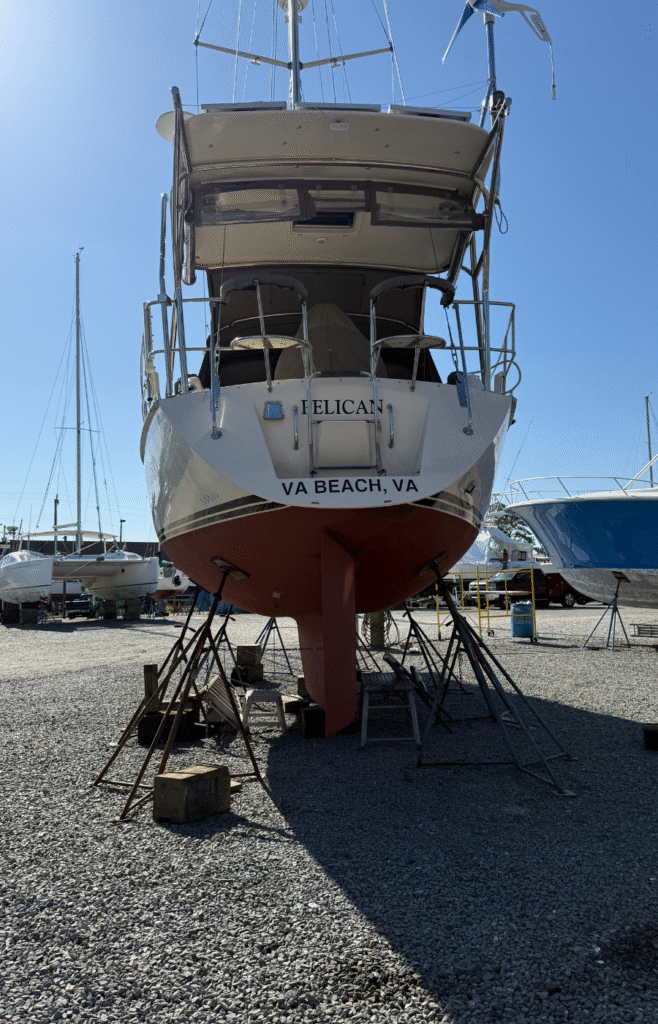 back view of sailing boat